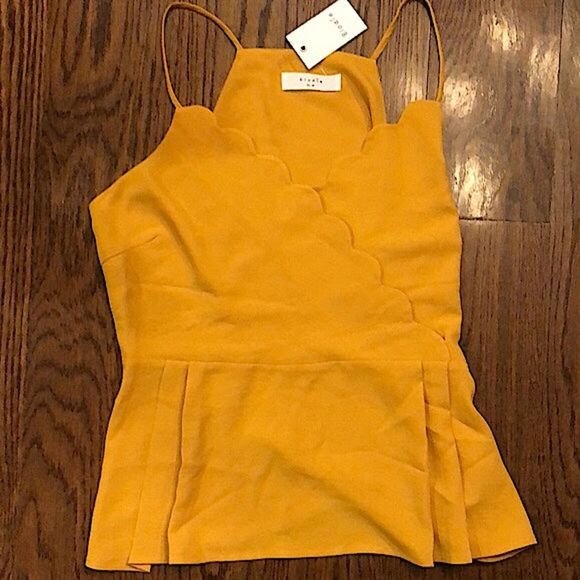 ELODIE Women’s Gold Scalloped Peplum Tank Top Sz Medium NWT - Picture 4 of 12